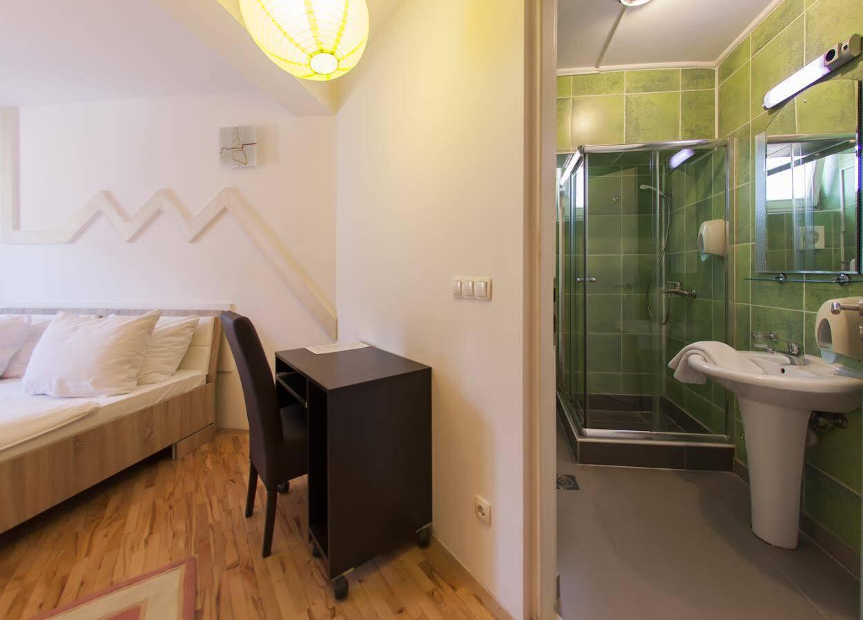 Hostel Hayat Sarajevo Bagian luar foto