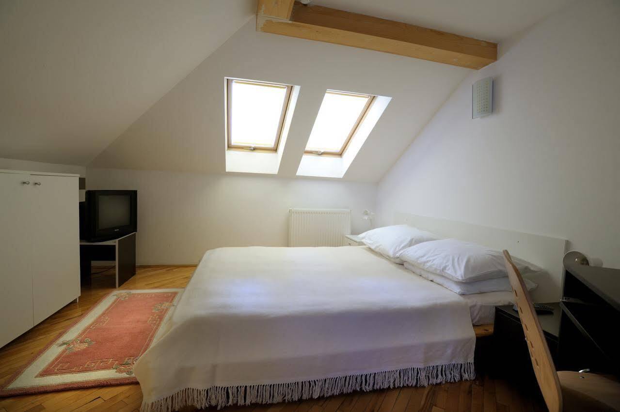 Hostel Hayat Sarajevo Bagian luar foto