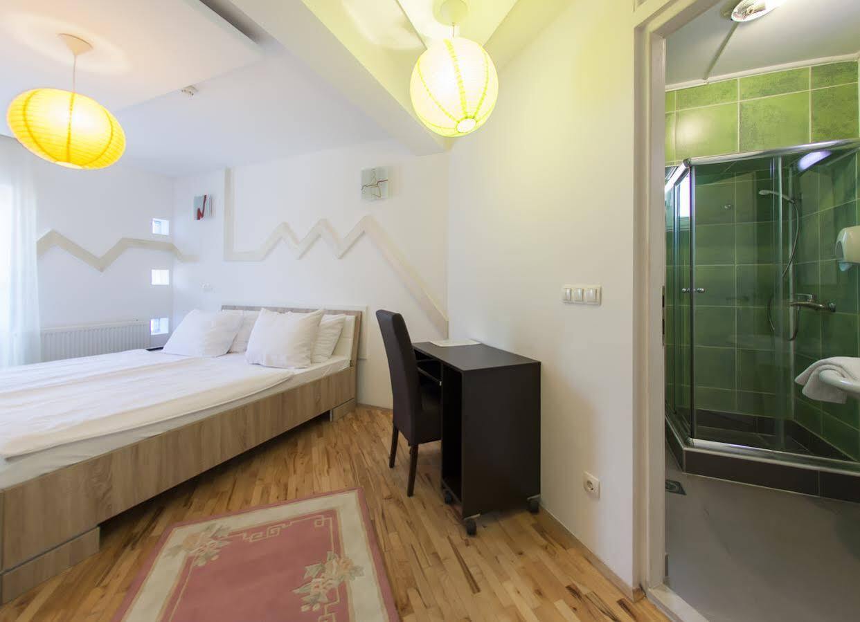 Hostel Hayat Sarajevo Bagian luar foto